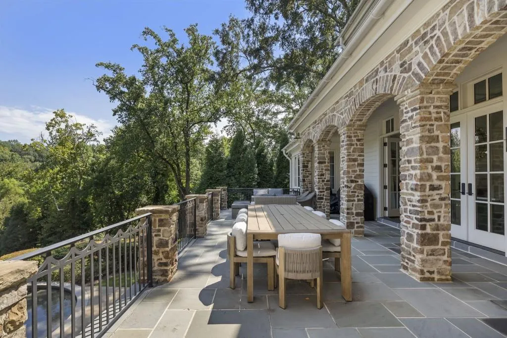 4975 Peachtree Dunwoody Road, Atlanta, Georgia 30342, 6 Bedrooms Bedrooms, ,6 BathroomsBathrooms,Residential,For Sale,4975 Peachtree Dunwoody Road,7645670