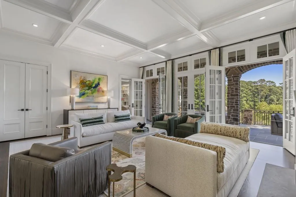 4975 Peachtree Dunwoody Road, Atlanta, Georgia 30342, 6 Bedrooms Bedrooms, ,6 BathroomsBathrooms,Residential,For Sale,4975 Peachtree Dunwoody Road,7645670