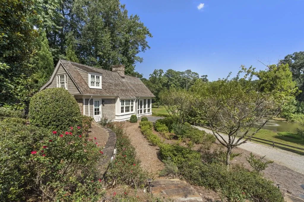 4975 Peachtree Dunwoody Road, Atlanta, Georgia 30342, 6 Bedrooms Bedrooms, ,6 BathroomsBathrooms,Residential,For Sale,4975 Peachtree Dunwoody Road,7645670