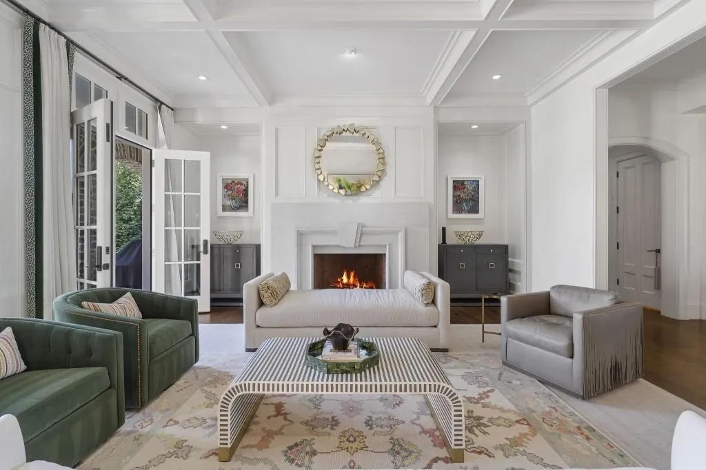 4975 Peachtree Dunwoody Road, Atlanta, Georgia 30342, 6 Bedrooms Bedrooms, ,6 BathroomsBathrooms,Residential,For Sale,4975 Peachtree Dunwoody Road,7645670