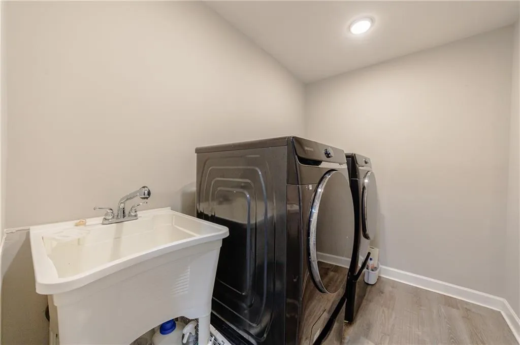 315 Amberidge Trail, Sandy Springs, Georgia 30328, 4 Bedrooms Bedrooms, ,3 BathroomsBathrooms,Residential,For Sale,315 Amberidge Trail,7732028