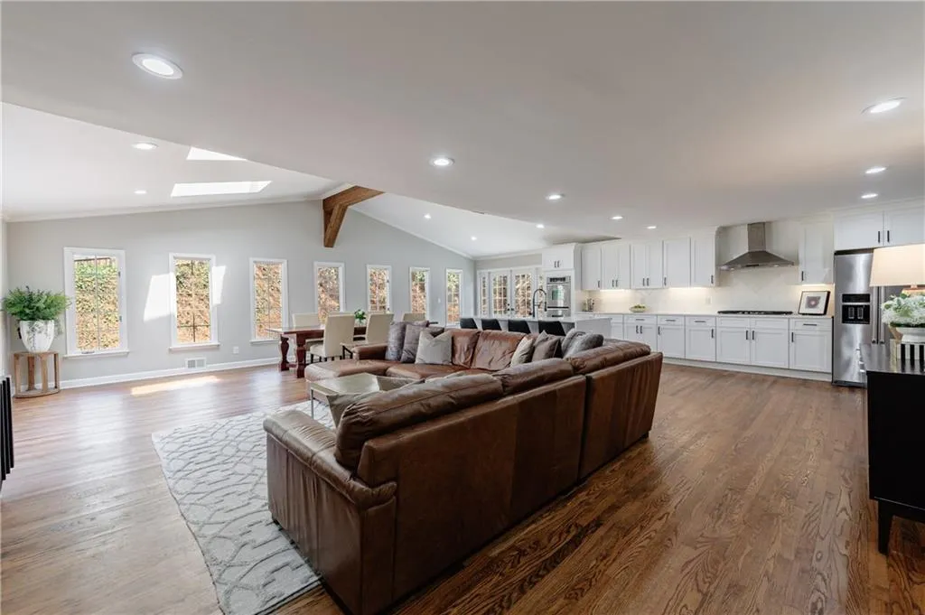 315 Amberidge Trail, Sandy Springs, Georgia 30328, 4 Bedrooms Bedrooms, ,3 BathroomsBathrooms,Residential,For Sale,315 Amberidge Trail,7732028