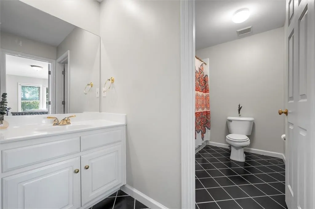 Ensuite Bathroom #1 Upstairs