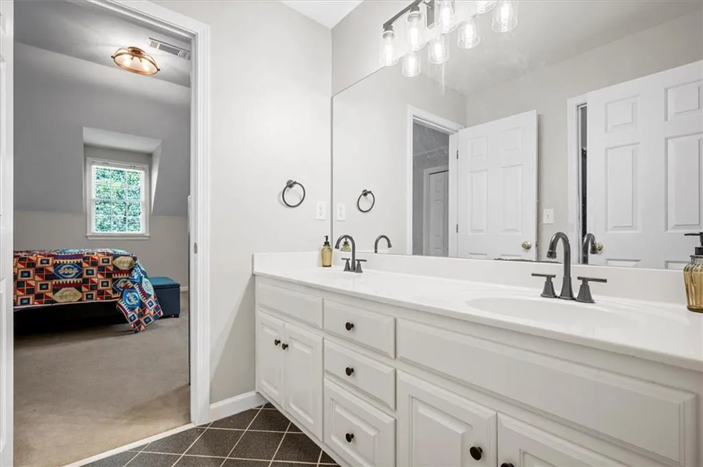 Shared bath between Beds #2 & #3