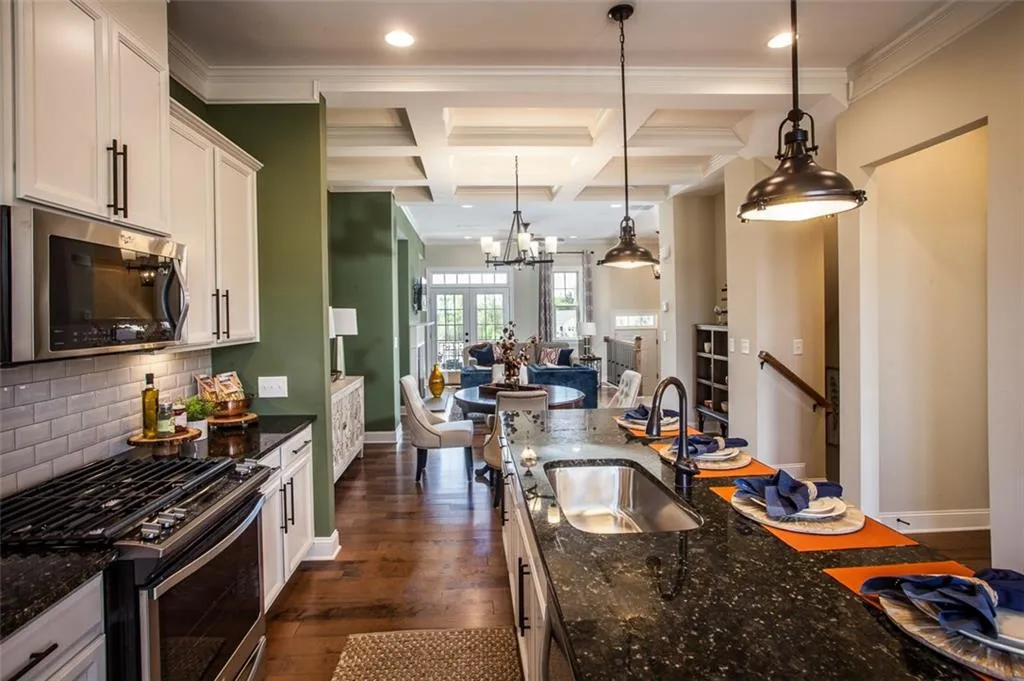 2040 Rockledge Road Unit 206, Atlanta, Georgia 30324, 4 Bedrooms Bedrooms, ,3 BathroomsBathrooms,Residential,Sold,2040 Rockledge Road Unit 206,5914225