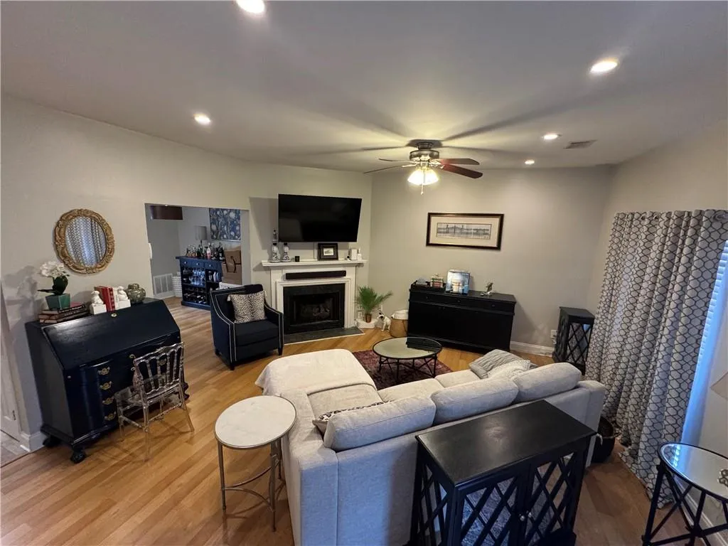 1401 Wedgewood Court, Atlanta, Georgia 30350, 2 Bedrooms Bedrooms, ,2 BathroomsBathrooms,Residential,For Sale,1401 Wedgewood Court,7712166