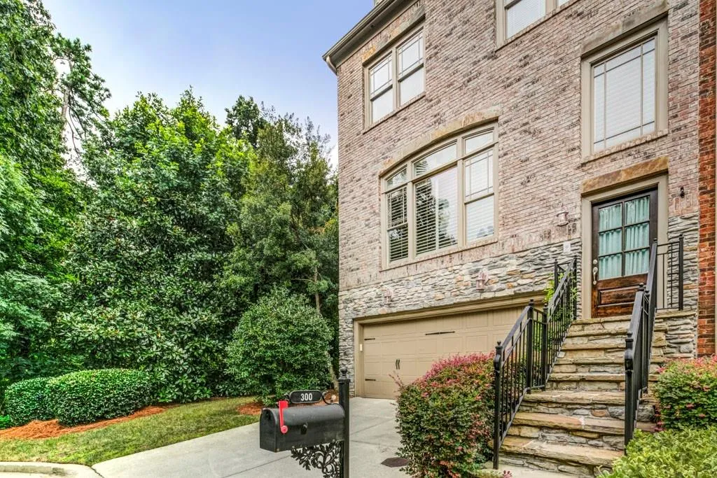 300 Mystic Ridge Lane, Atlanta, Georgia 30342, 4 Bedrooms Bedrooms, ,3 BathroomsBathrooms,Residential,Sold,300 Mystic Ridge Lane,6616268