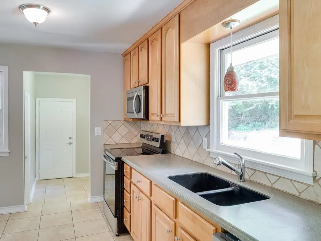 710 E Powderhorn Road, Sandy Springs, Georgia 30342, 3 Bedrooms Bedrooms, ,2 BathroomsBathrooms,Residential,Sold,710 E Powderhorn Road,5898958