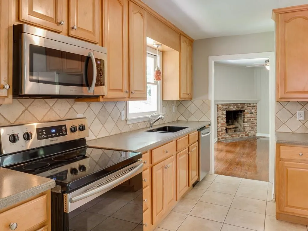 710 E Powderhorn Road, Sandy Springs, Georgia 30342, 3 Bedrooms Bedrooms, ,2 BathroomsBathrooms,Residential,Sold,710 E Powderhorn Road,5898958