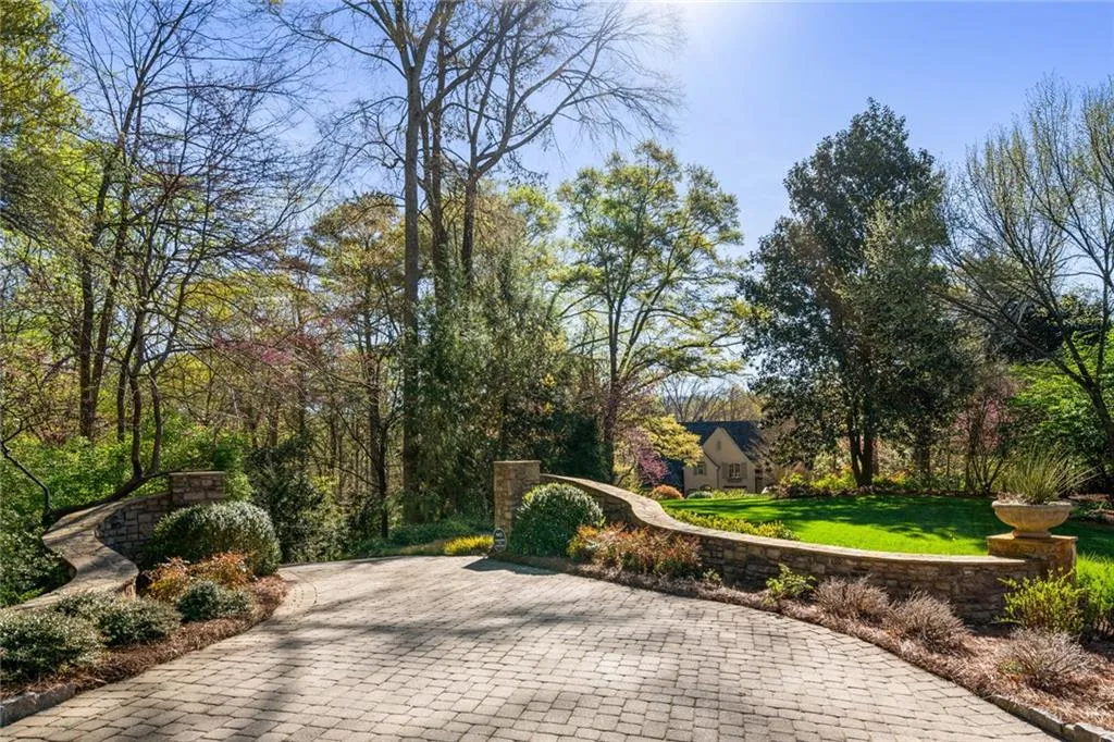 5035 Riverview Road, Sandy Springs, Georgia 30327, 6 Bedrooms Bedrooms, ,6 BathroomsBathrooms,Residential,Sold,5035 Riverview Road,6863780
