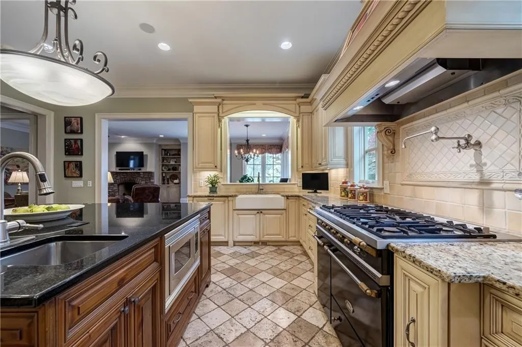 5035 Riverview Road, Sandy Springs, Georgia 30327, 6 Bedrooms Bedrooms, ,6 BathroomsBathrooms,Residential,Sold,5035 Riverview Road,6863780