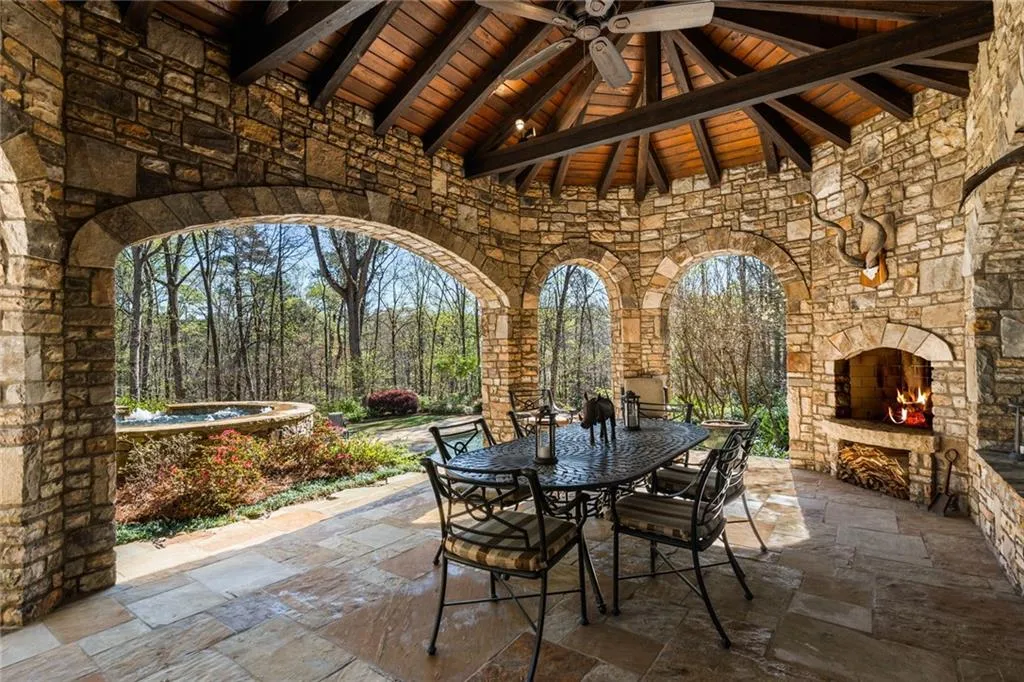 5035 Riverview Road, Sandy Springs, Georgia 30327, 6 Bedrooms Bedrooms, ,6 BathroomsBathrooms,Residential,Sold,5035 Riverview Road,6863780
