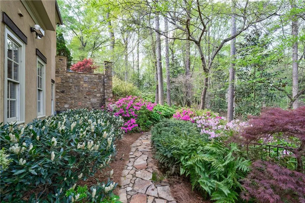 5035 Riverview Road, Sandy Springs, Georgia 30327, 6 Bedrooms Bedrooms, ,6 BathroomsBathrooms,Residential,Sold,5035 Riverview Road,6863780