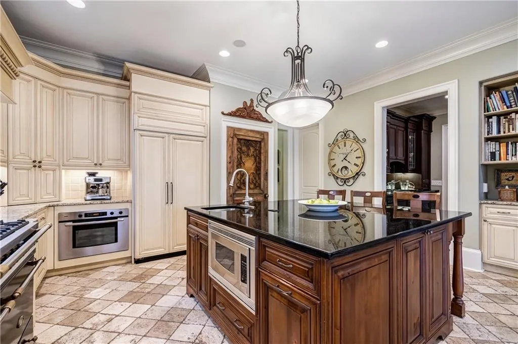 5035 Riverview Road, Sandy Springs, Georgia 30327, 6 Bedrooms Bedrooms, ,6 BathroomsBathrooms,Residential,Sold,5035 Riverview Road,6863780