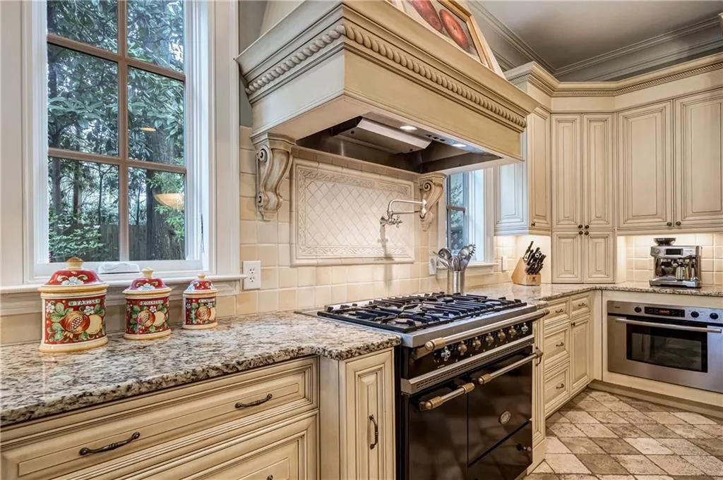 5035 Riverview Road, Sandy Springs, Georgia 30327, 6 Bedrooms Bedrooms, ,6 BathroomsBathrooms,Residential,Sold,5035 Riverview Road,6863780