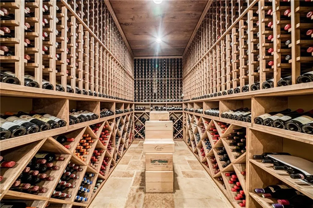 5035 Riverview Road, Sandy Springs, Georgia 30327, 6 Bedrooms Bedrooms, ,6 BathroomsBathrooms,Residential,Sold,5035 Riverview Road,6863780