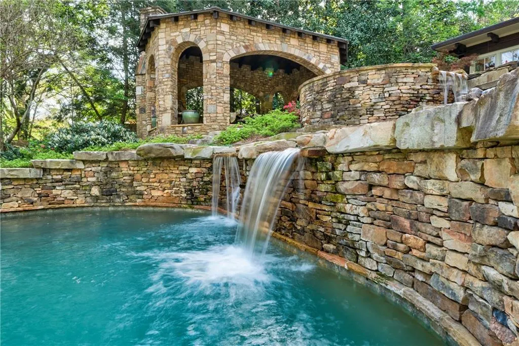 5035 Riverview Road, Sandy Springs, Georgia 30327, 6 Bedrooms Bedrooms, ,6 BathroomsBathrooms,Residential,Sold,5035 Riverview Road,6863780