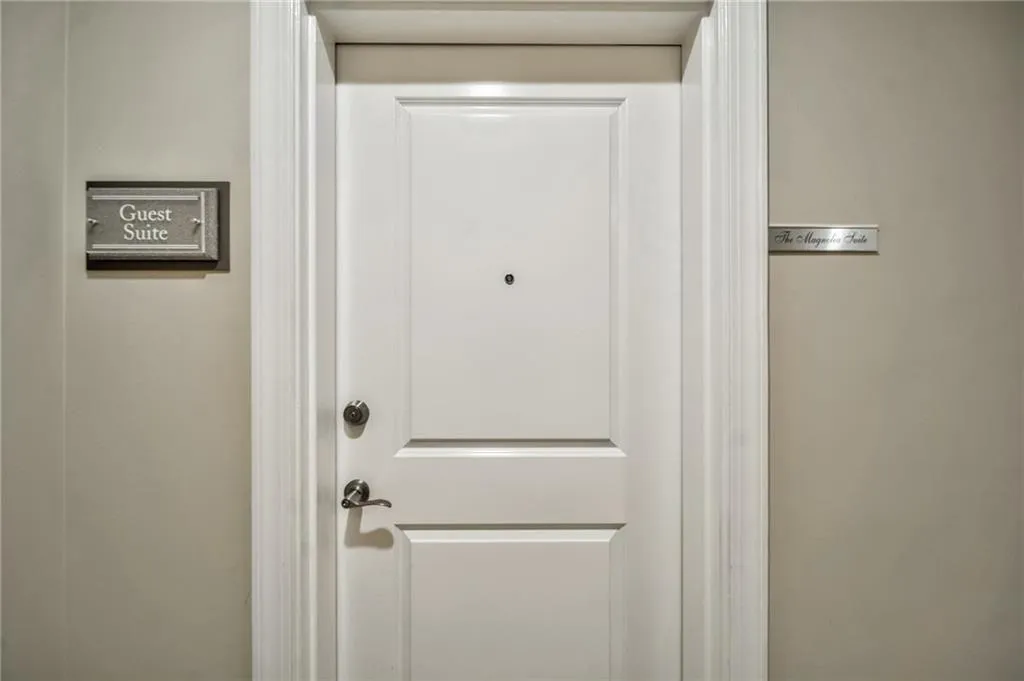 1 of 2 guest suites available to rent.