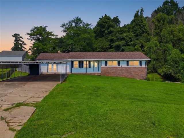 Ranch-style residence featuring a combination of brick and light-colored siding