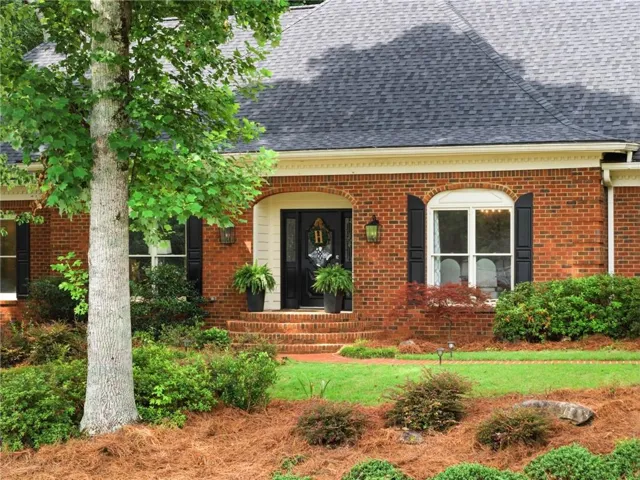 1040 Finnsbury Drive, Roswell, Georgia 30075