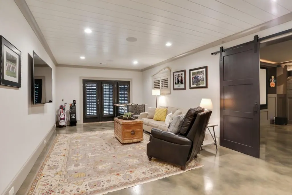 733 Glenairy Court, Atlanta, Georgia 30328, 6 Bedrooms Bedrooms, ,6 BathroomsBathrooms,Residential,Sold,733 Glenairy Court,6841342