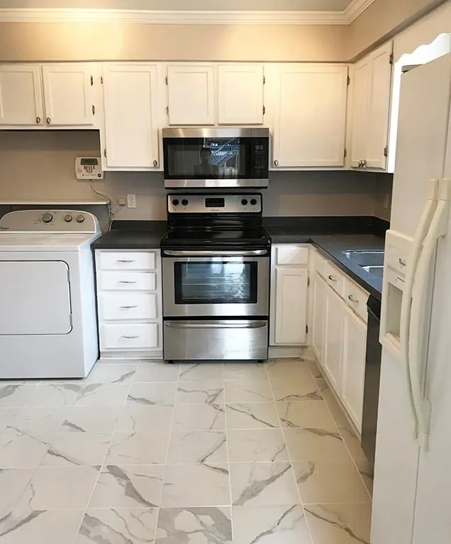6520 Roswell Road Unit 35, Atlanta, Georgia 30328, 3 Bedrooms Bedrooms, ,2 BathroomsBathrooms,Residential,Sold,6520 Roswell Road Unit 35,5985903