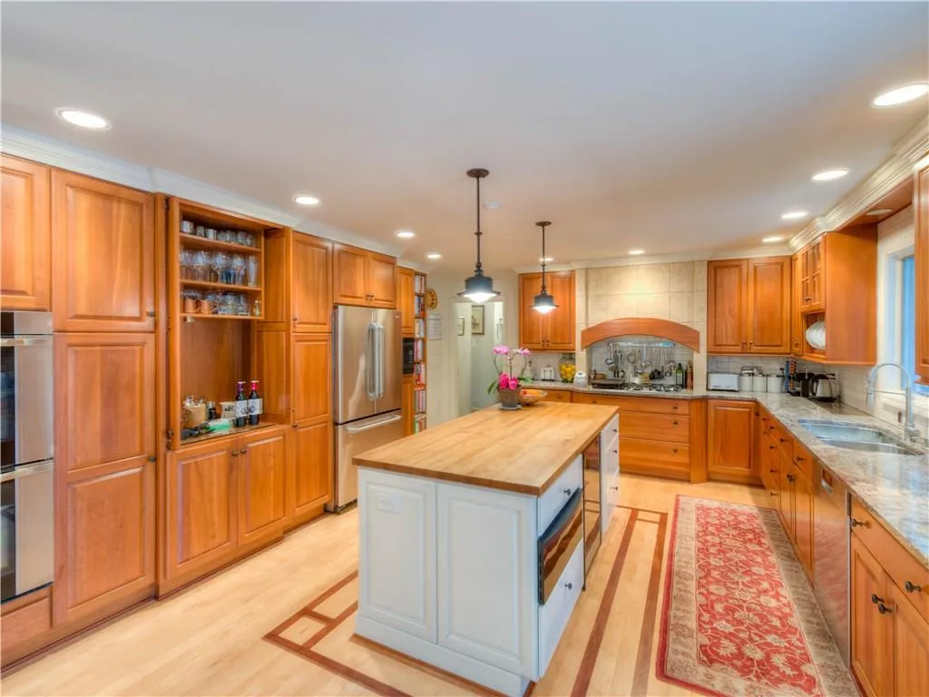 53 Barbara Lane, Atlanta, Georgia 30327, 5 Bedrooms Bedrooms, ,4 BathroomsBathrooms,Residential,Sold,53 Barbara Lane,5984333