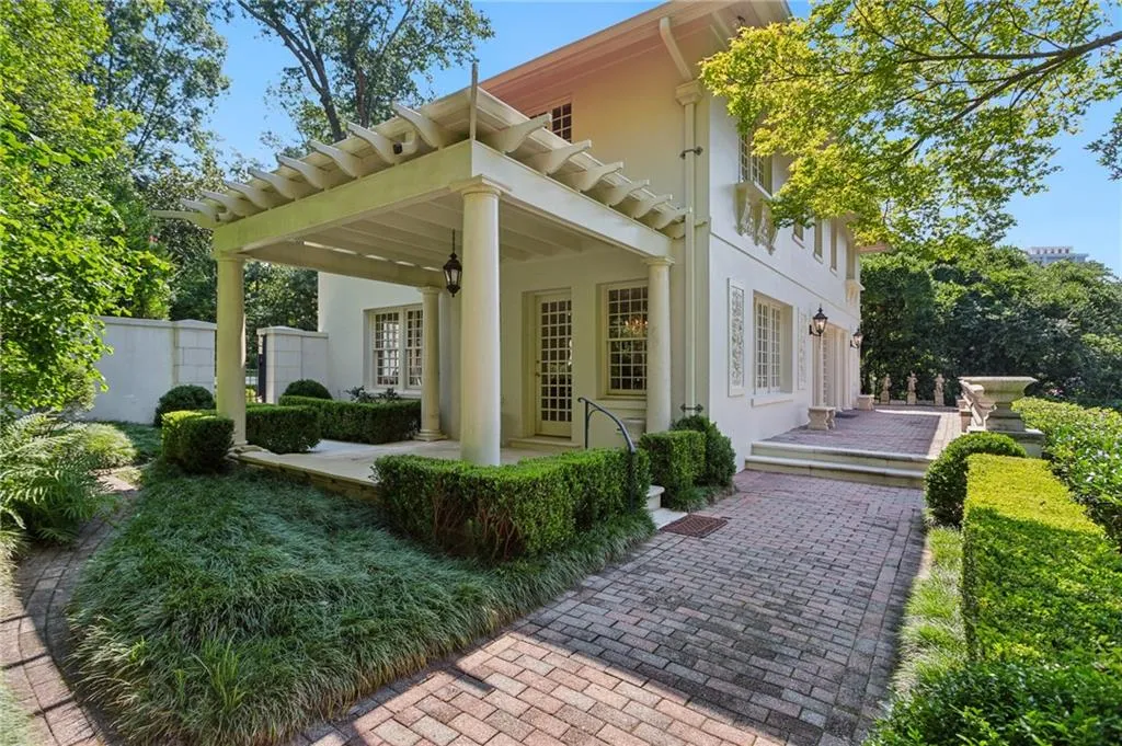 49 Muscogee Avenue Nw, Atlanta, Georgia 30305, 3 Bedrooms Bedrooms, ,3 BathroomsBathrooms,Residential,For Sale,49 Muscogee Avenue Nw,7613642