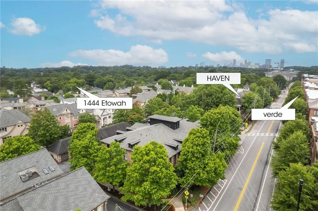 Walking distance to all Brookhaven has to offer!!