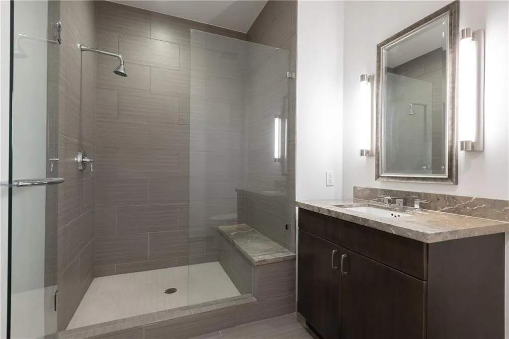 Guest room bathroom.