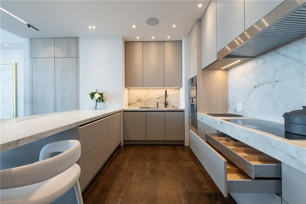 Beautiful Siematic cabinets and drawers are designed to simplify storage.