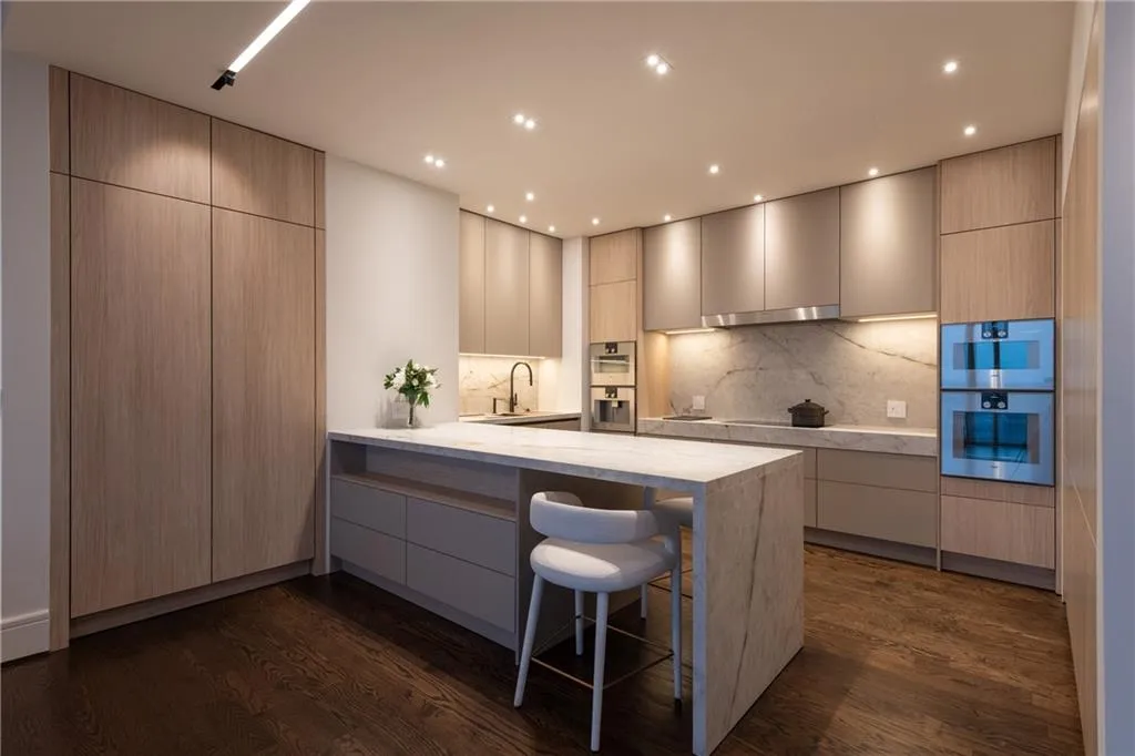 Stylish, sleek inviting and warm. Thoughtfully designed kitchen is designed for the most experienced chefs.