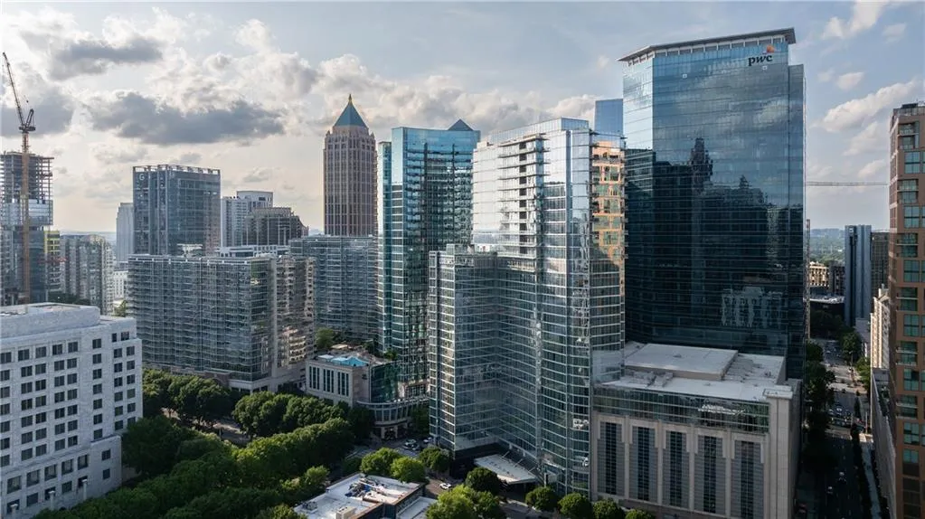 Come home to views of the Atlanta Skyline!