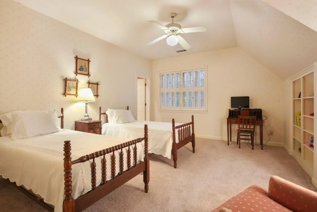 1405 N Harris Ridge, Atlanta, Georgia 30327, 6 Bedrooms Bedrooms, ,6 BathroomsBathrooms,Residential,Sold,1405 N Harris Ridge,6718903