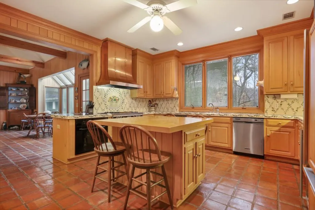 1405 N Harris Ridge, Atlanta, Georgia 30327, 6 Bedrooms Bedrooms, ,6 BathroomsBathrooms,Residential,Sold,1405 N Harris Ridge,6718903