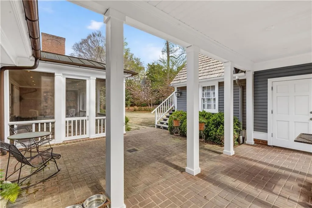 Breezeway to 2 car garage