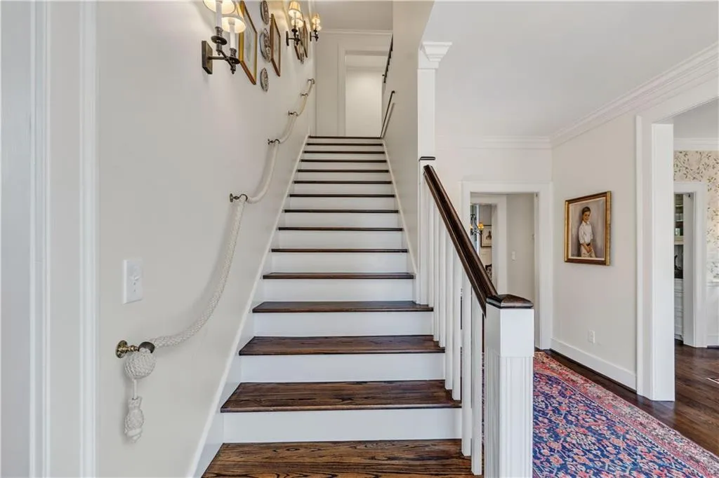 stairway to 2nd floor