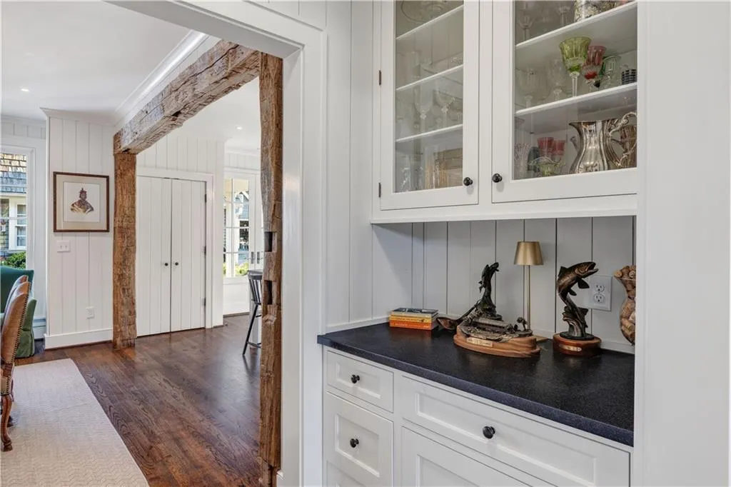 Entry to kitchen family room