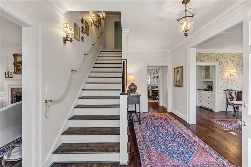 Entry to kitchen family room