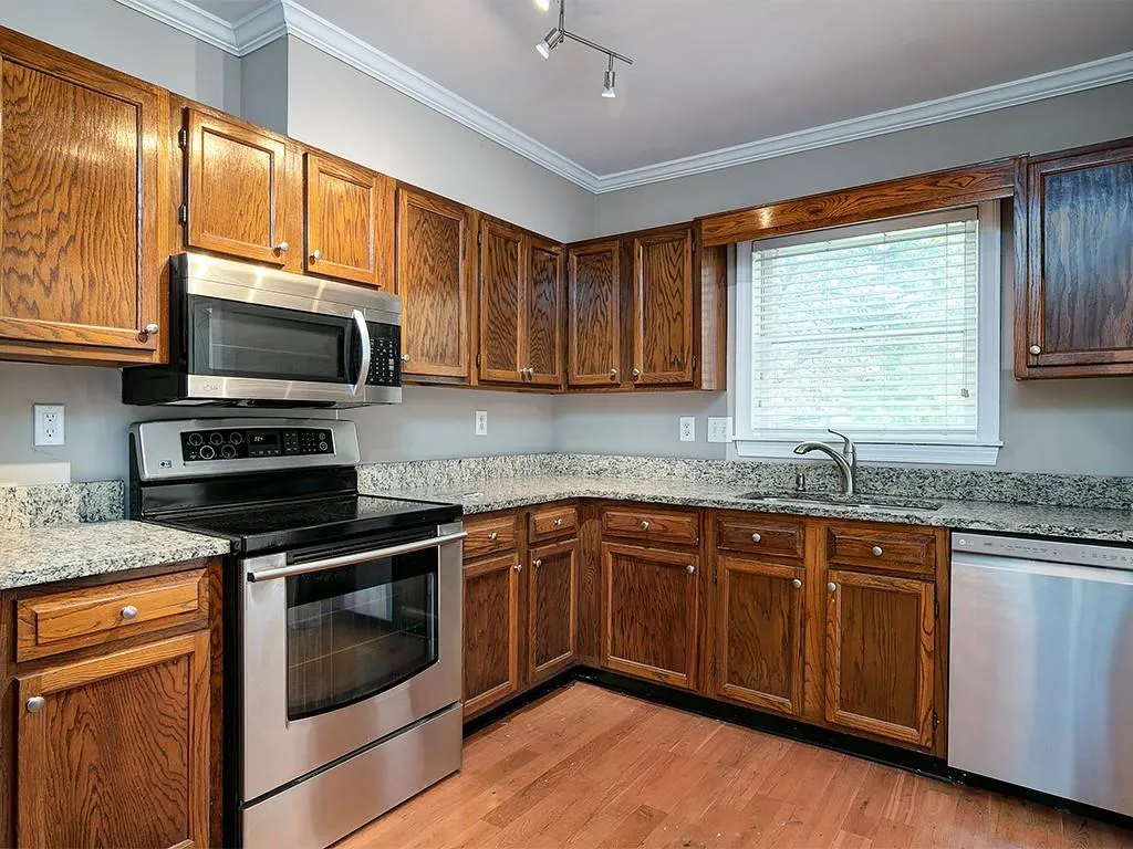 7500 Roswell Road Ne Unit 94, Sandy Springs, Georgia 30350, 2 Bedrooms Bedrooms, ,2 BathroomsBathrooms,Residential,Sold,7500 Roswell Road Ne Unit 94,6784122