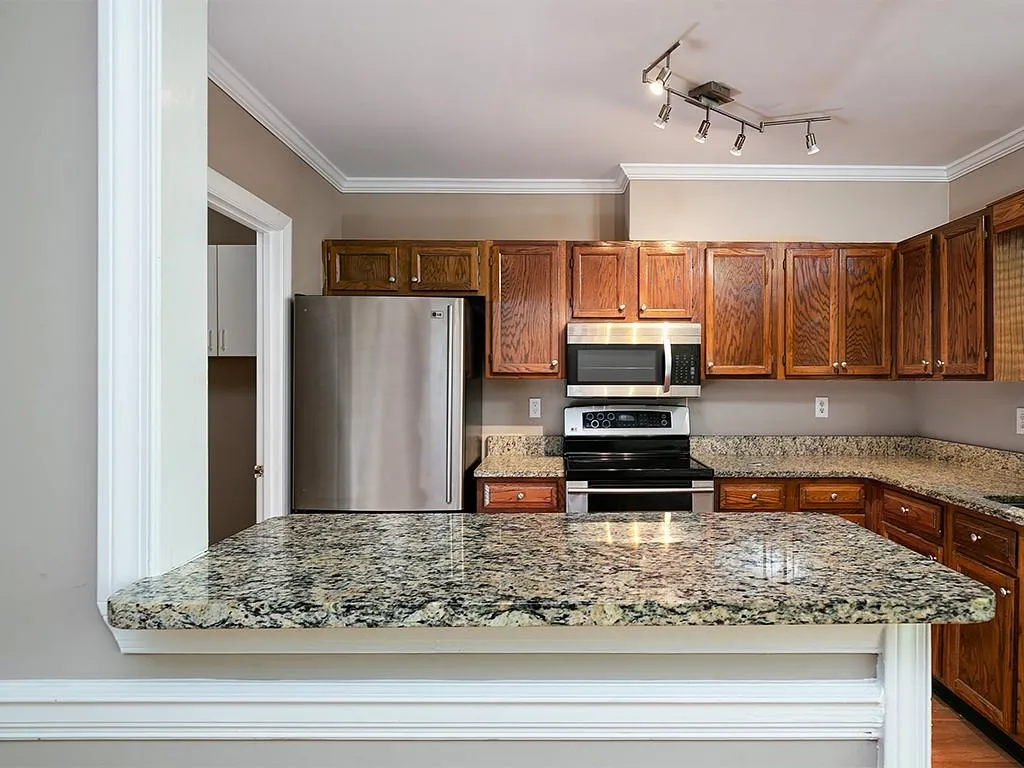 7500 Roswell Road Ne Unit 94, Sandy Springs, Georgia 30350, 2 Bedrooms Bedrooms, ,2 BathroomsBathrooms,Residential,Sold,7500 Roswell Road Ne Unit 94,6784122