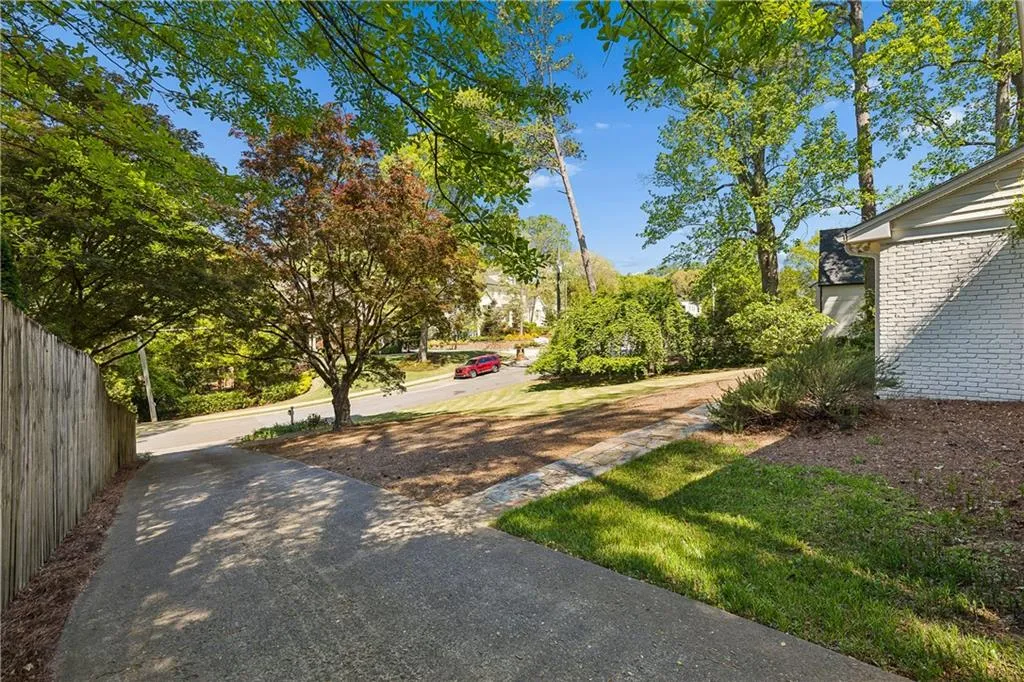 4775 Merlendale Court, Atlanta, Georgia 30327, 4 Bedrooms Bedrooms, ,3 BathroomsBathrooms,Residential,For Sale,4775 Merlendale Court,7765352