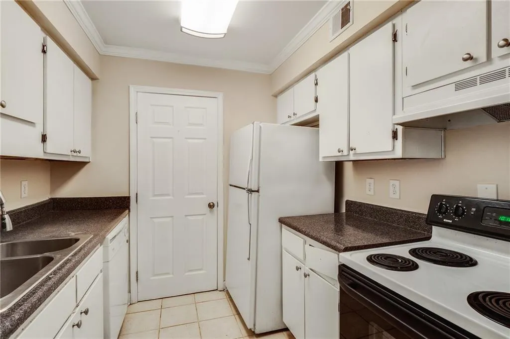 1104 Wingate Way, Sandy Springs, Georgia 30350, 2 Bedrooms Bedrooms, ,2 BathroomsBathrooms,Residential,Sold,1104 Wingate Way,7110774