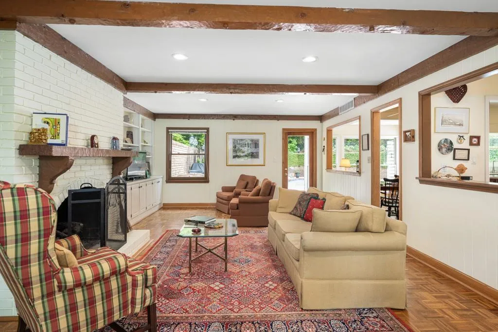 300 Lighthouse Point, Sandy Springs, Georgia 30328, 5 Bedrooms Bedrooms, ,3 BathroomsBathrooms,Residential,Sold,300 Lighthouse Point,6879794