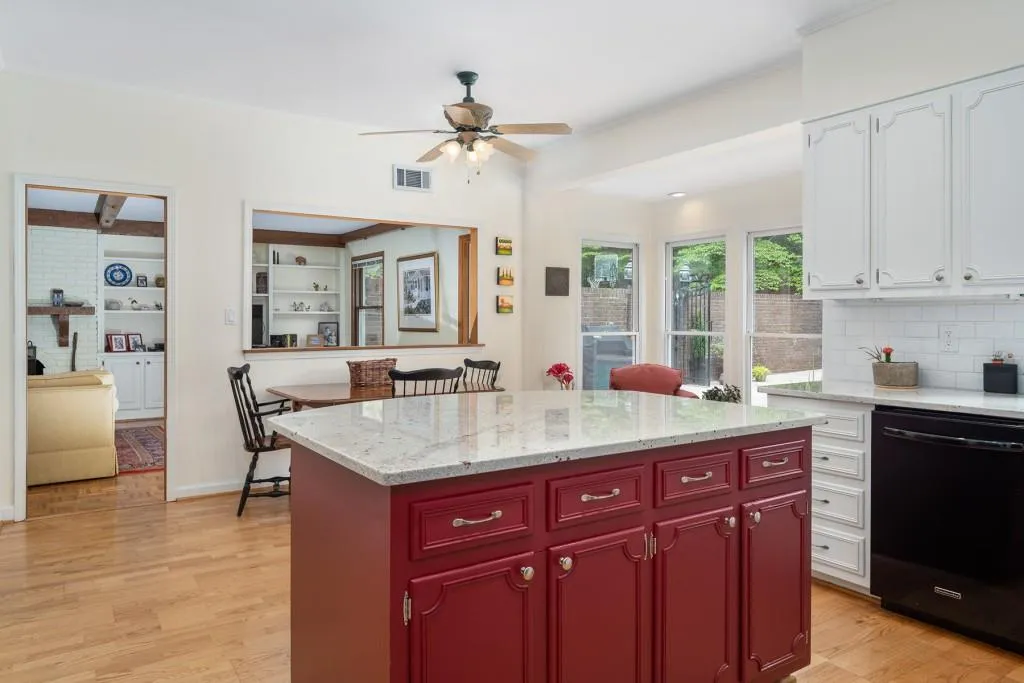 300 Lighthouse Point, Sandy Springs, Georgia 30328, 5 Bedrooms Bedrooms, ,3 BathroomsBathrooms,Residential,Sold,300 Lighthouse Point,6879794