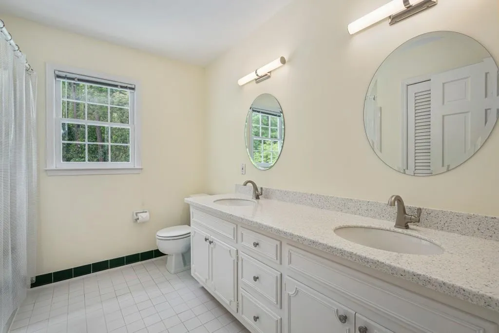 300 Lighthouse Point, Sandy Springs, Georgia 30328, 5 Bedrooms Bedrooms, ,3 BathroomsBathrooms,Residential,Sold,300 Lighthouse Point,6879794