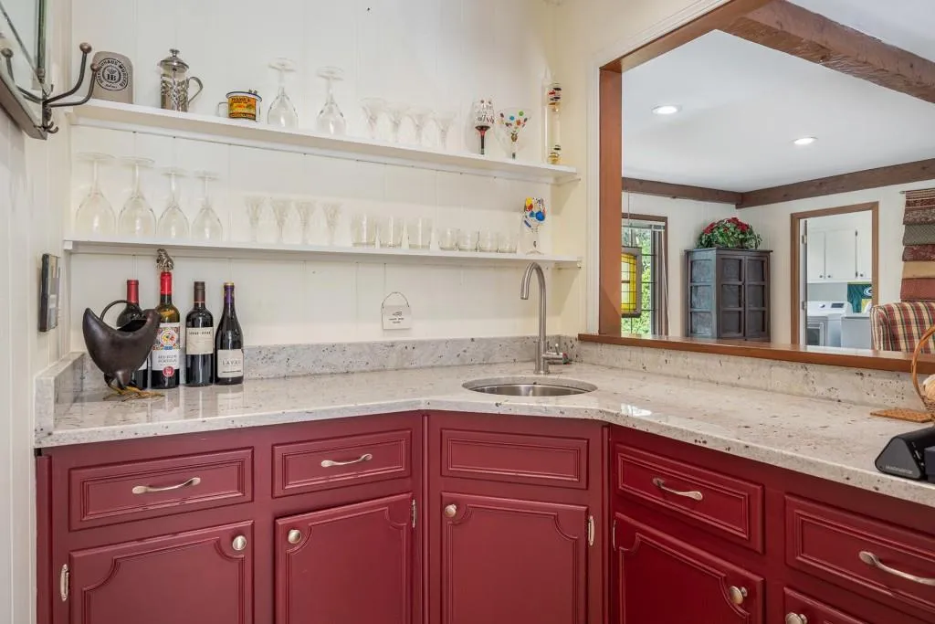 300 Lighthouse Point, Sandy Springs, Georgia 30328, 5 Bedrooms Bedrooms, ,3 BathroomsBathrooms,Residential,Sold,300 Lighthouse Point,6879794