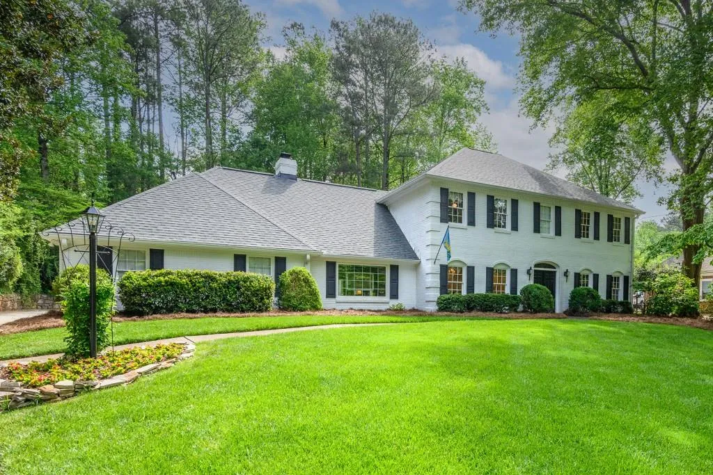 300 Lighthouse Point, Sandy Springs, Georgia 30328, 5 Bedrooms Bedrooms, ,3 BathroomsBathrooms,Residential,Sold,300 Lighthouse Point,6879794