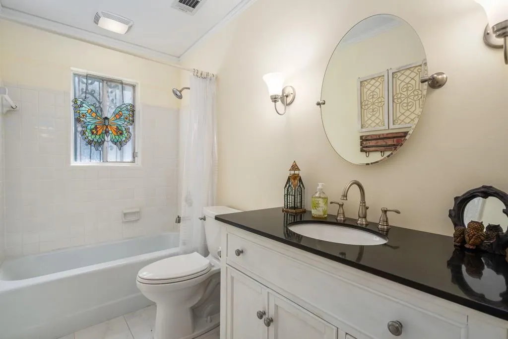 300 Lighthouse Point, Sandy Springs, Georgia 30328, 5 Bedrooms Bedrooms, ,3 BathroomsBathrooms,Residential,Sold,300 Lighthouse Point,6879794