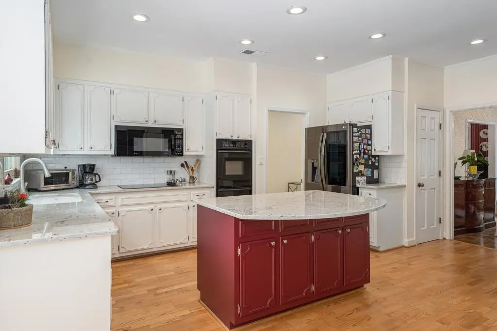 300 Lighthouse Point, Sandy Springs, Georgia 30328, 5 Bedrooms Bedrooms, ,3 BathroomsBathrooms,Residential,Sold,300 Lighthouse Point,6879794